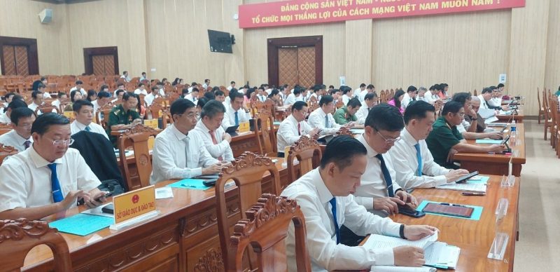 Đại biểu tham gia kỳ họp HDND